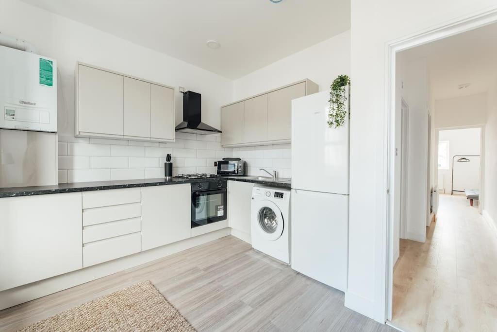 Stylish 2 Bedroom Flat In Ilford, London Buitenkant foto