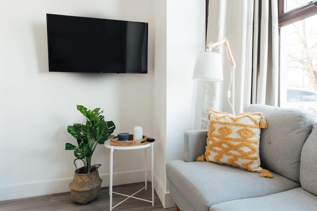 Stylish 2 Bedroom Flat In Ilford, London Buitenkant foto
